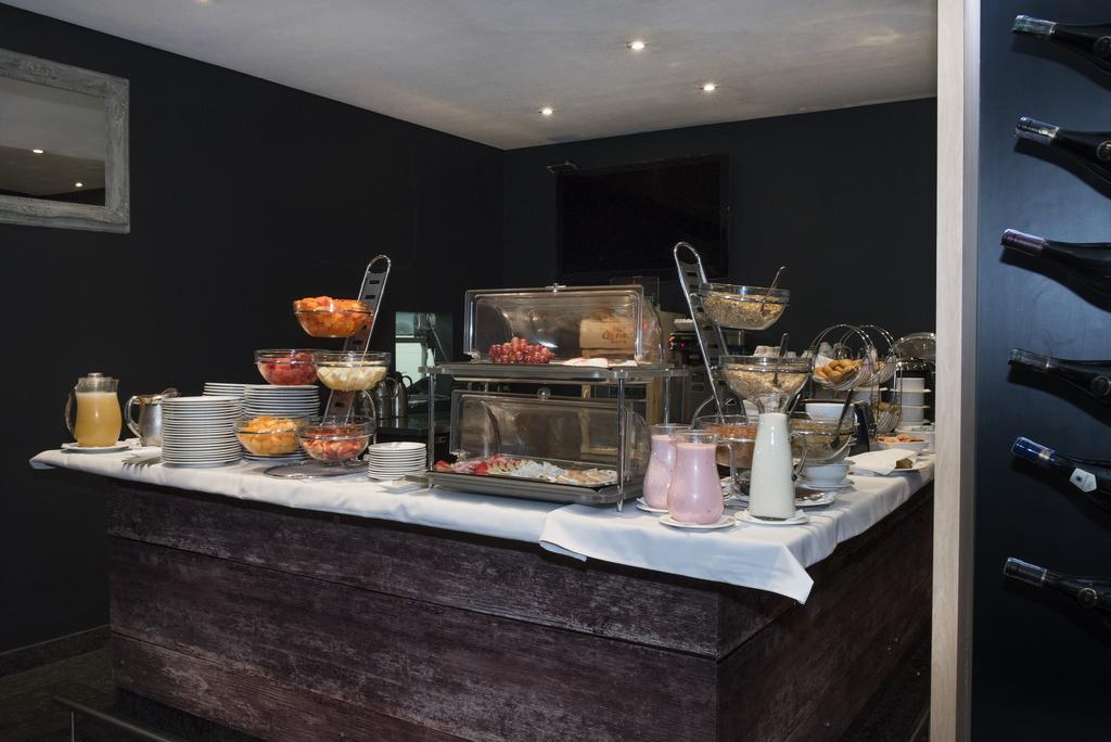Ramada Bogota Parque 93 Hotel Екстериор снимка