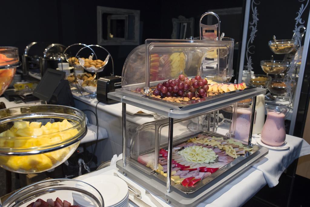 Ramada Bogota Parque 93 Hotel Екстериор снимка